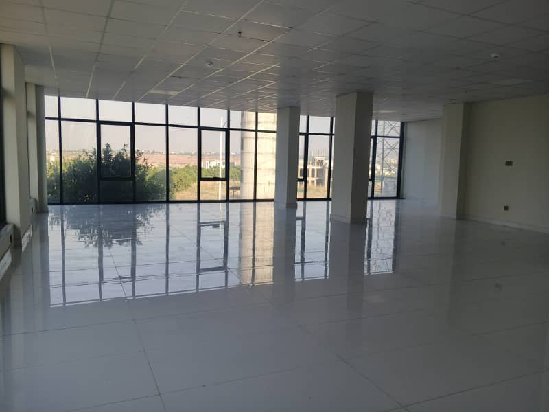 1750 SQFT SEPARATE OFFICE HALL AND OFFICES AVAILABLE FOR RANT IN GULBERG GREEN ISLAMABAD

                                                            alt=