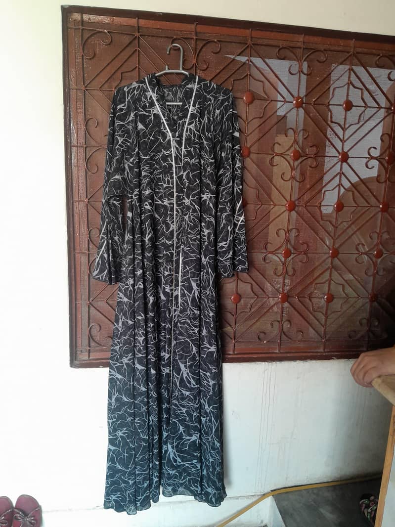 dubai new abaya

                                                            alt=