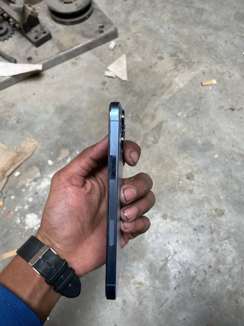 iphone 13 pro max pta approved 128gb 90% battery box sat ha

                                                            alt=