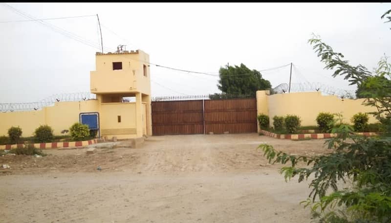 600 Sq Yards Main Road Semi Commercial Type Plot Teacher Society 21A

                                                            alt=