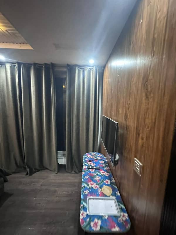 Per day facing eiffel tower luxury furnished one bedroom apartment

                                                            alt=