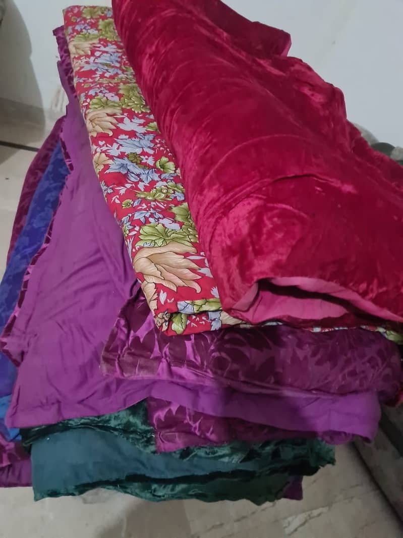 Pure Cotton Desi Razai (Quilts) – Heavy & Warm – Good Condition

                                                            alt=