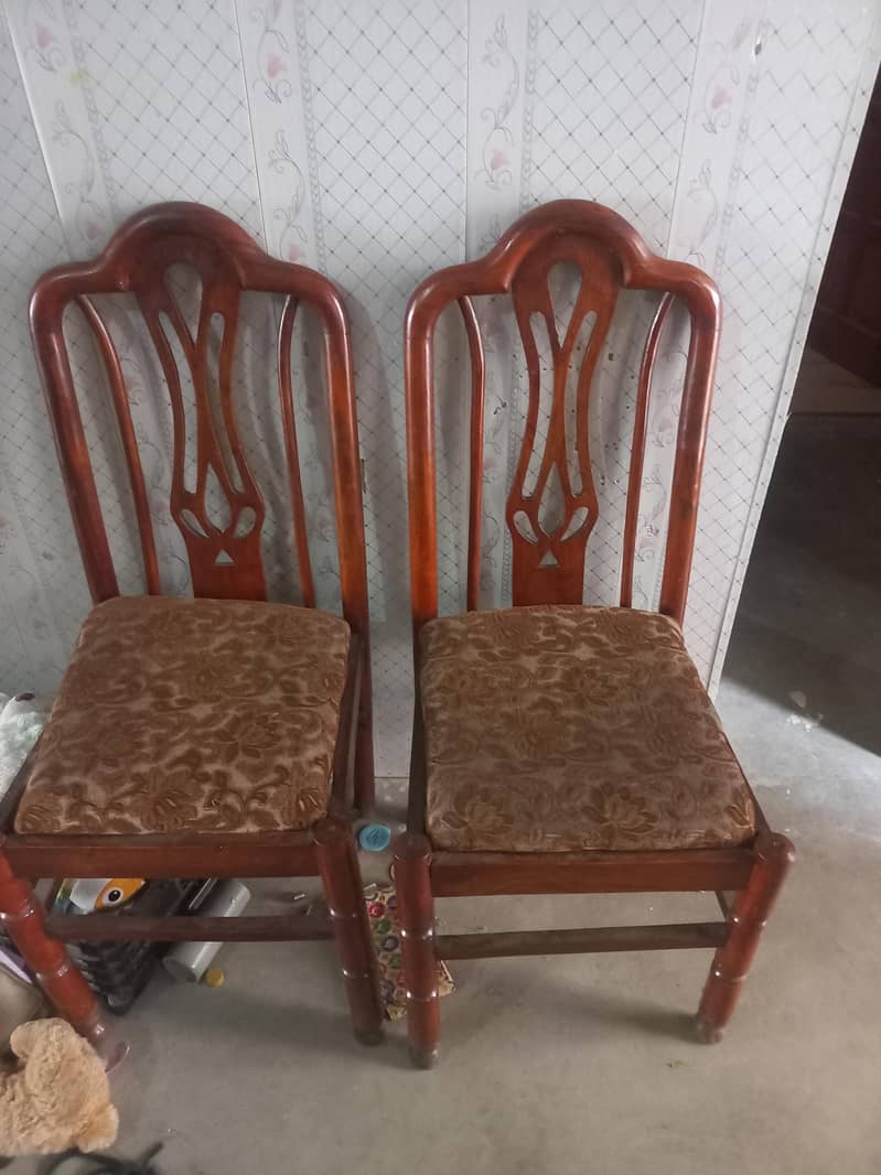 Dinning Table with 6 chairs

                                                            alt=