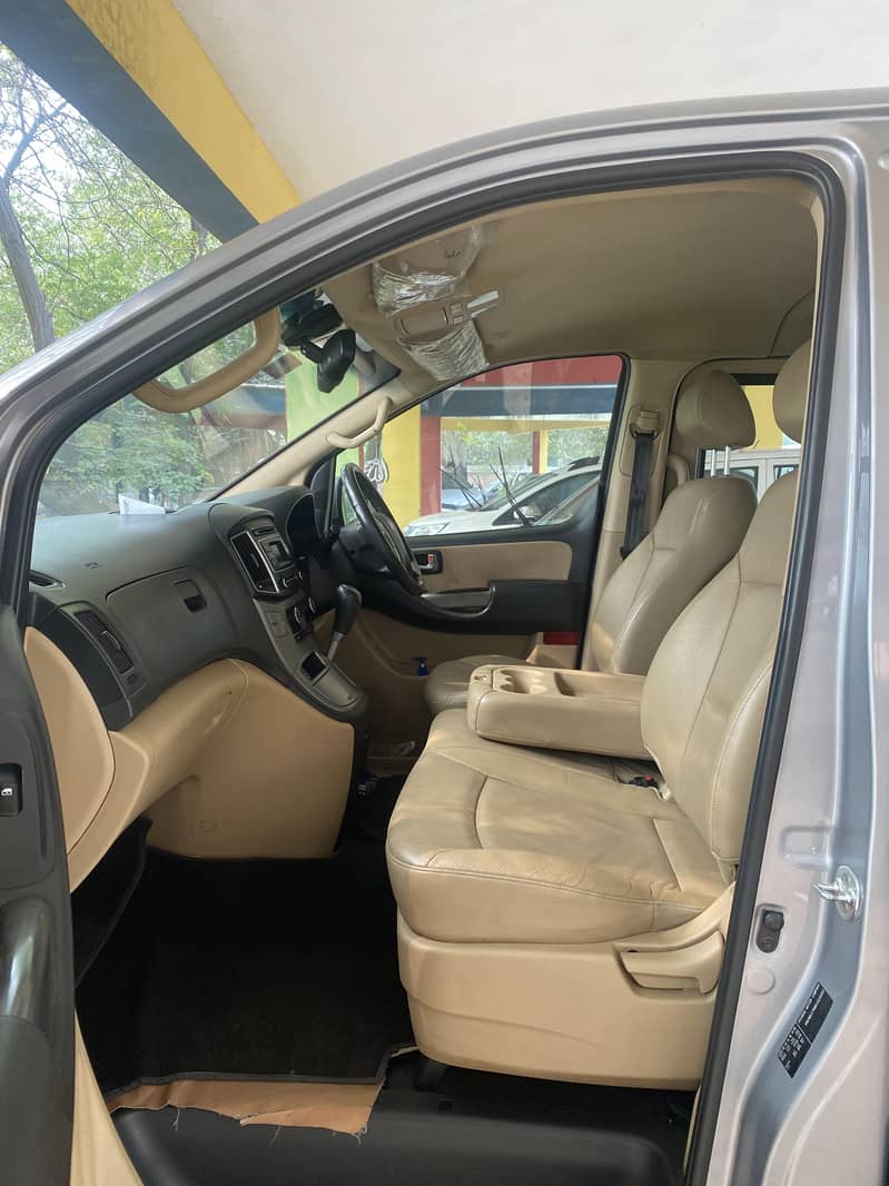 Rent a car,11 seater Hyundai Grand Starex with driver per day rent 10k

                                                            alt=