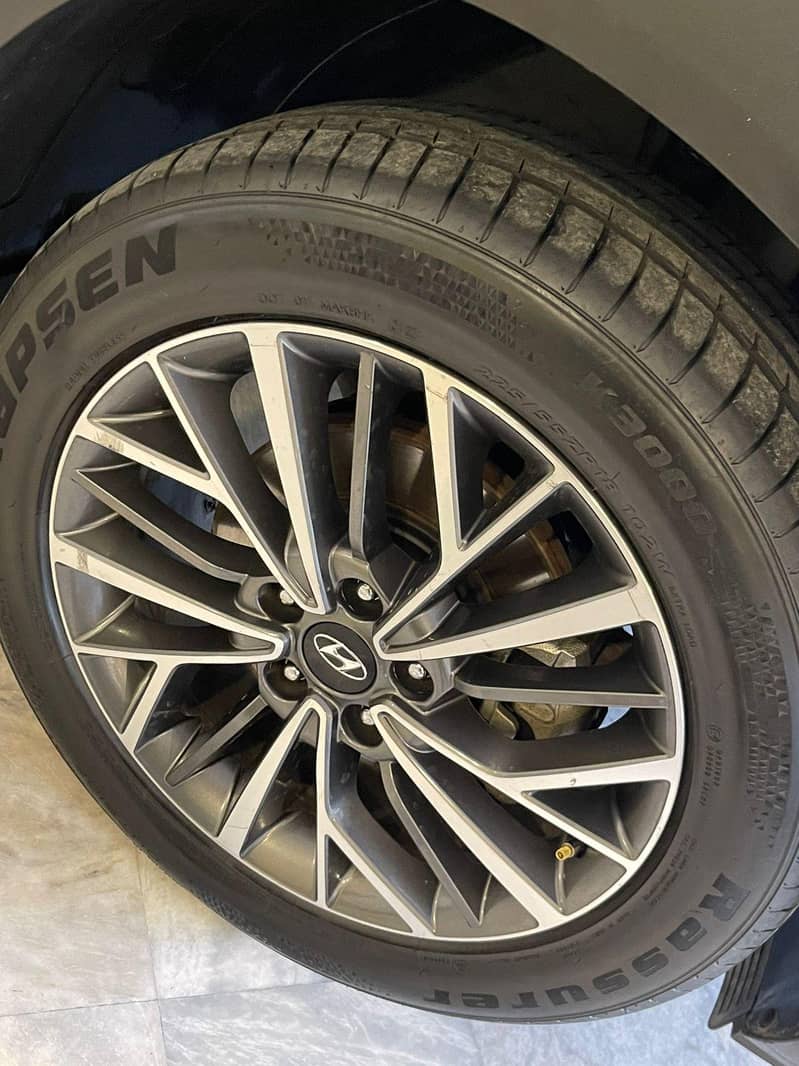 Total Geniune Hyundai Tucson AWD 2022 Model

                                                            alt=