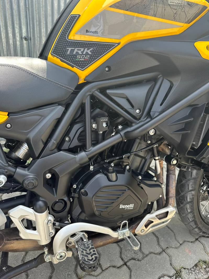 Benelli TRK 502X | Model 2023  |  Benelli  In bike Total Genuine

                                                            alt=