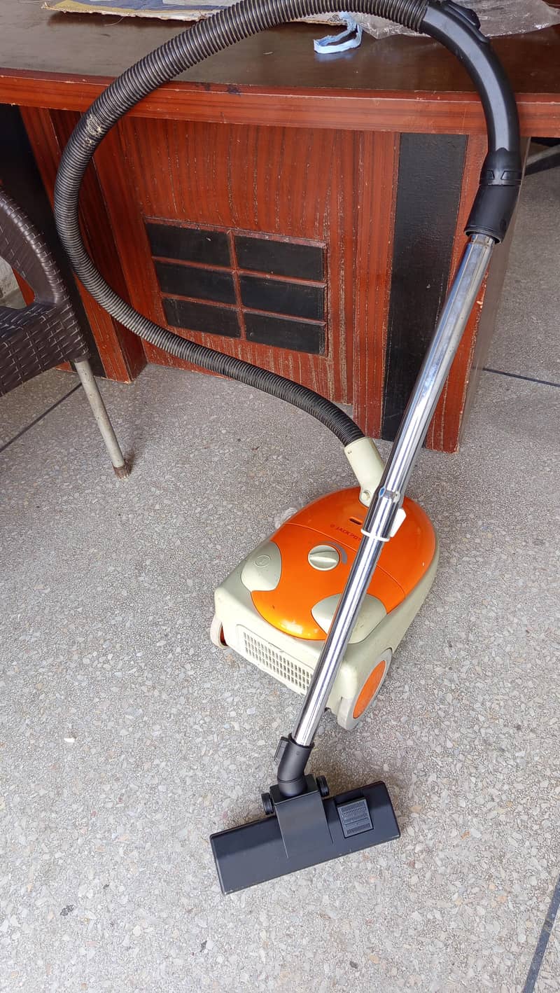 VACUUM CLEANER WITH ALL ACCESSORIES ENGLAND TECHNOLOGY

                                                            alt=