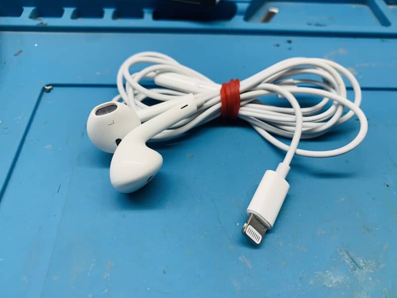 Apple lightening orignal handfree

                                                            alt=
