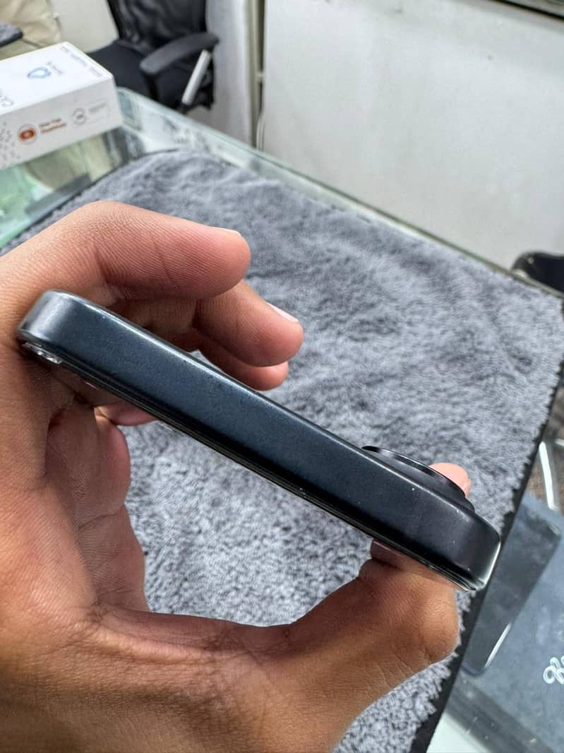 Apple iPhone 16

                                                            alt=