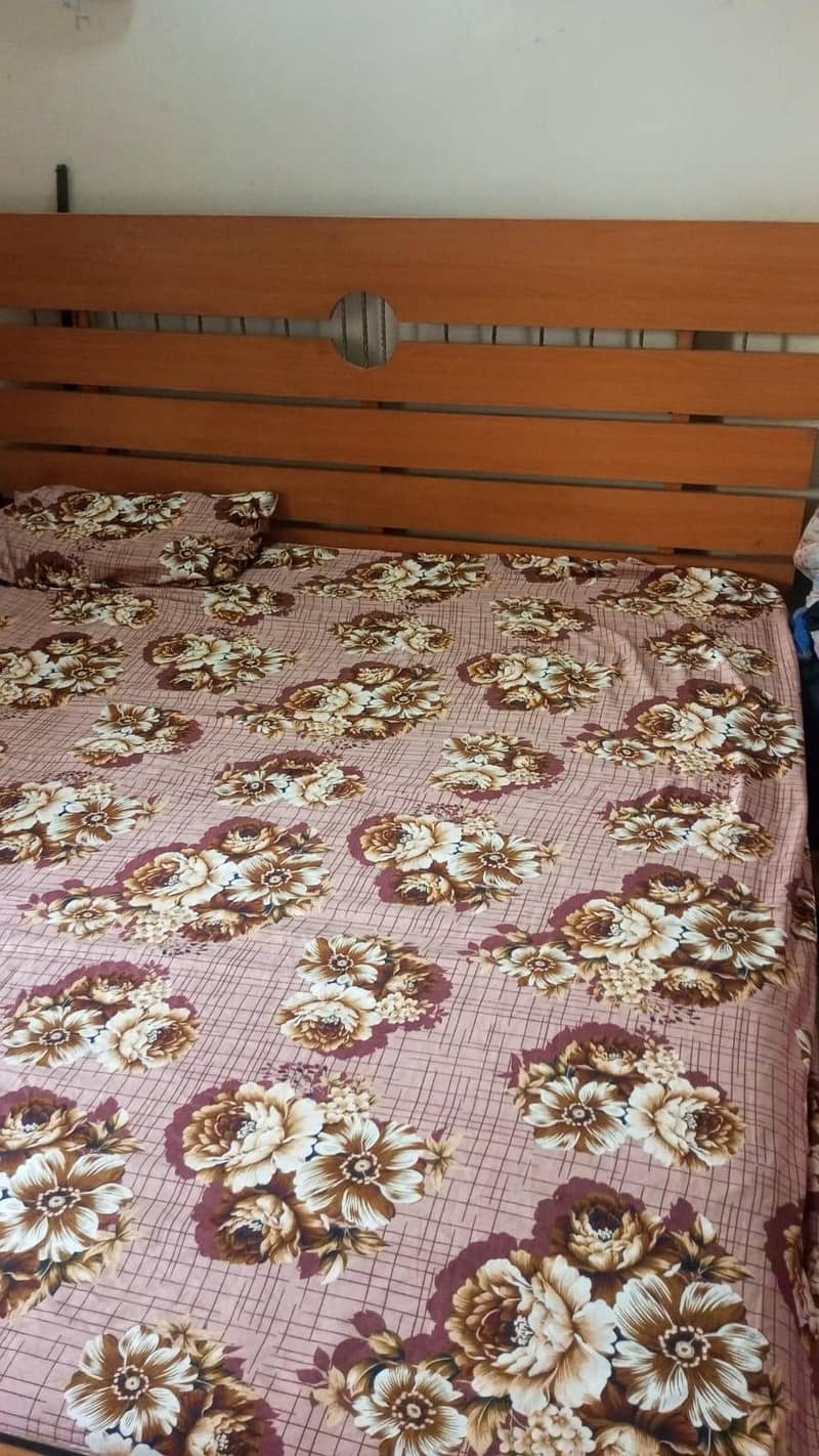 Bed, divider, wardrobe

                                                            alt=