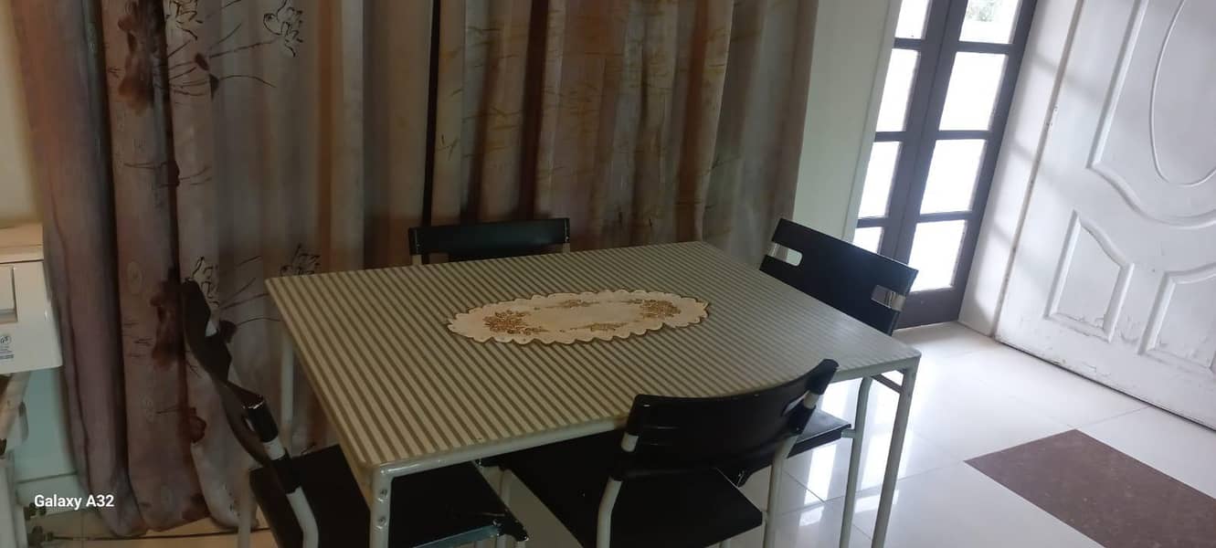 Dining table with 4 chairs

                                                            alt=