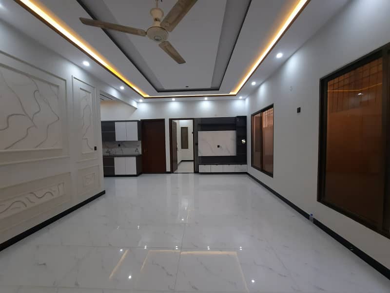 200 G+1 Beautiful House, State Bank society sec 17 A, Scheme 33.

                                                            alt=