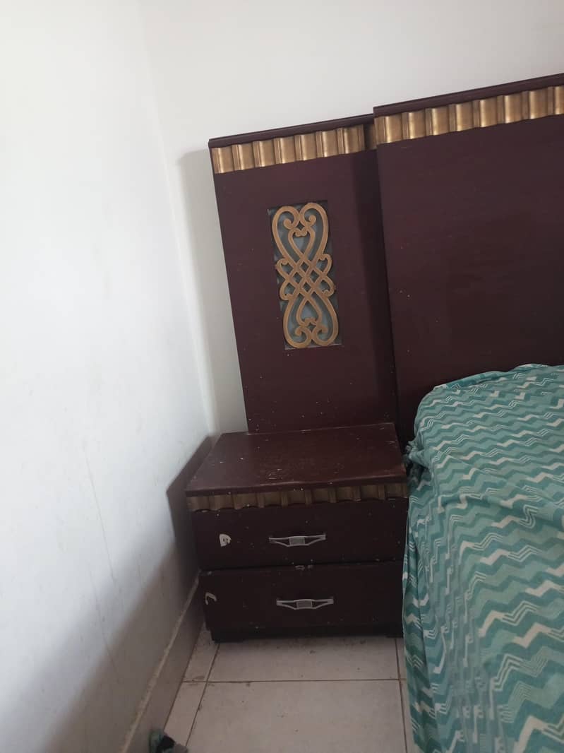 Bedroom Set- Furniture Urgent Sale

                                                            alt=