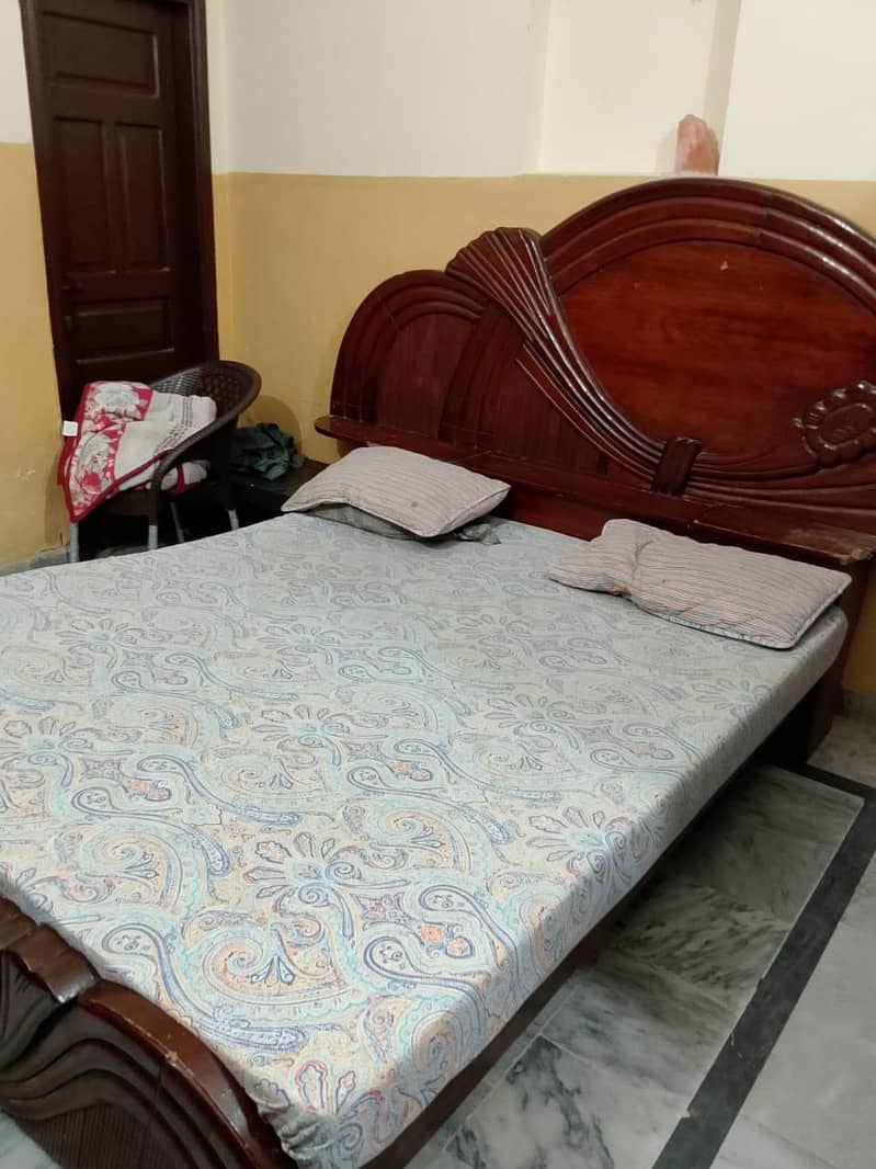 Wodeen double bed and 2dressing table used good condition

                                                            alt=