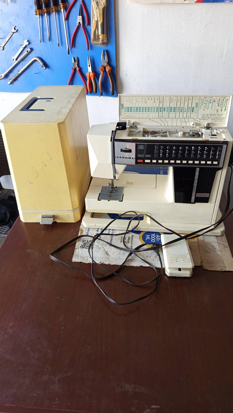 ZigZag Janome 5002 model sewing & Design Machine, 110Volt

                                                            alt=