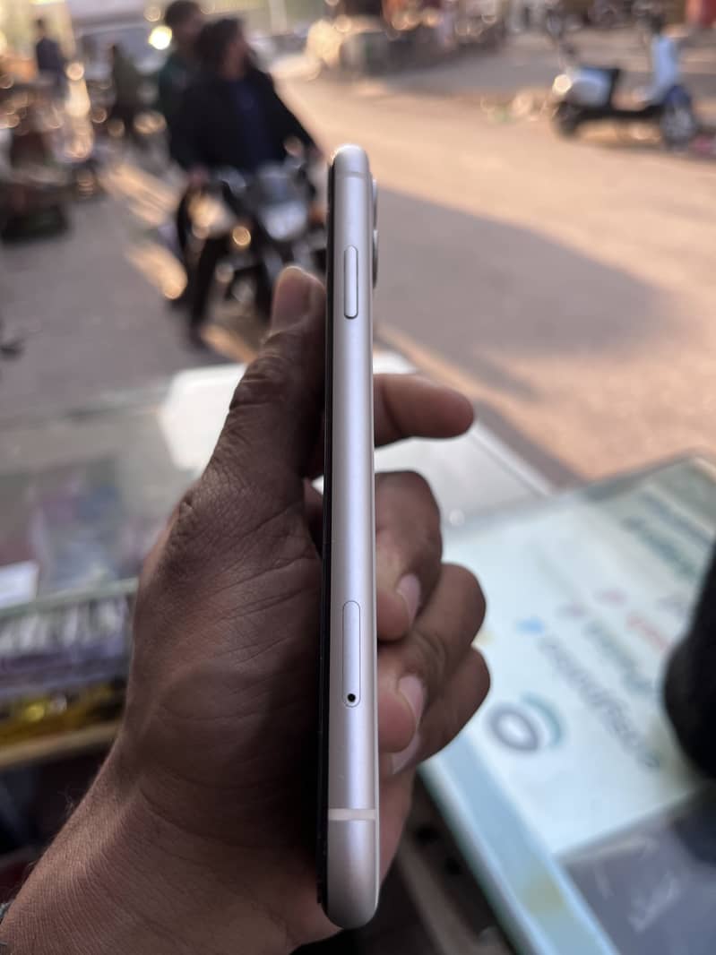 Iphone 11

                                                            alt=