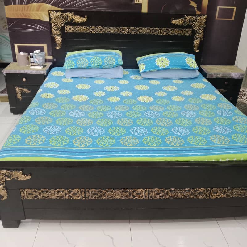 bed (wdout mattress)and dressing table

                                                            alt=