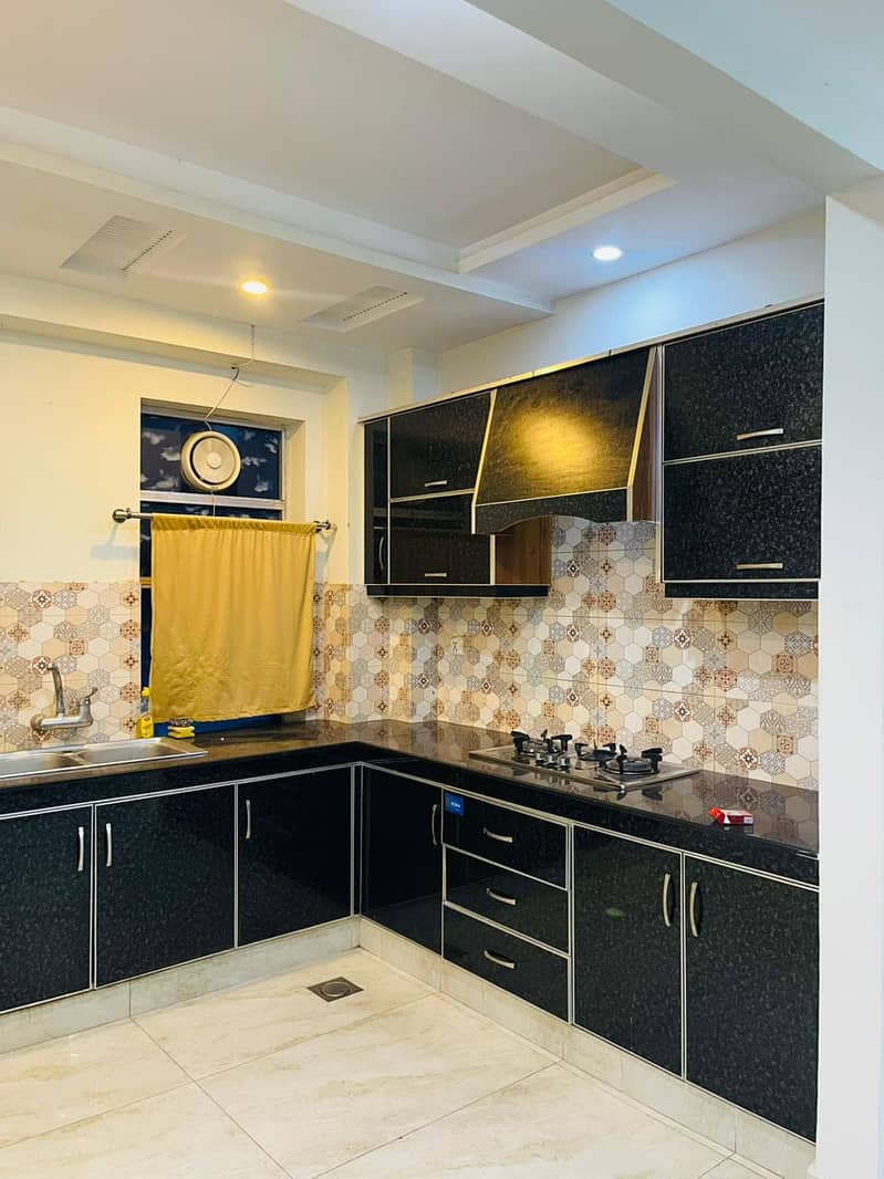 Furnished Apartment for Daily Weekly & Short Stay in Bahria Town Lahor

                                                            alt=