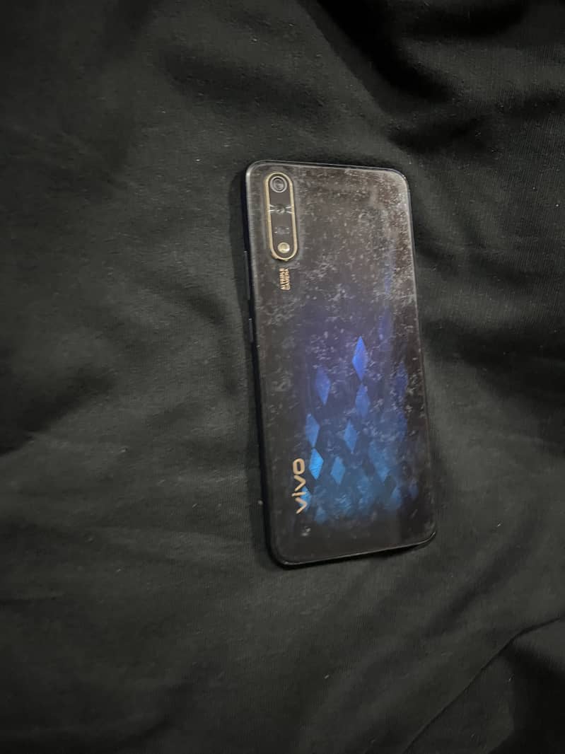 Vivo S1

                                                            alt=