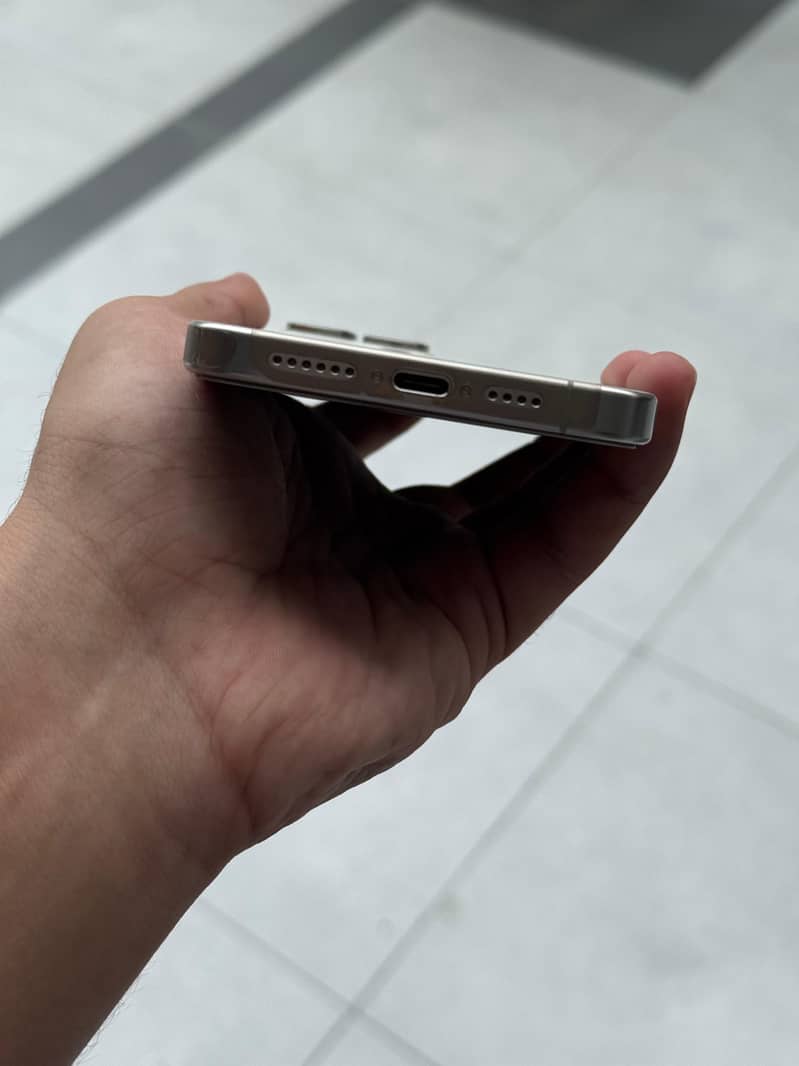 Iphone 15 pro max jv 256

                                                            alt=