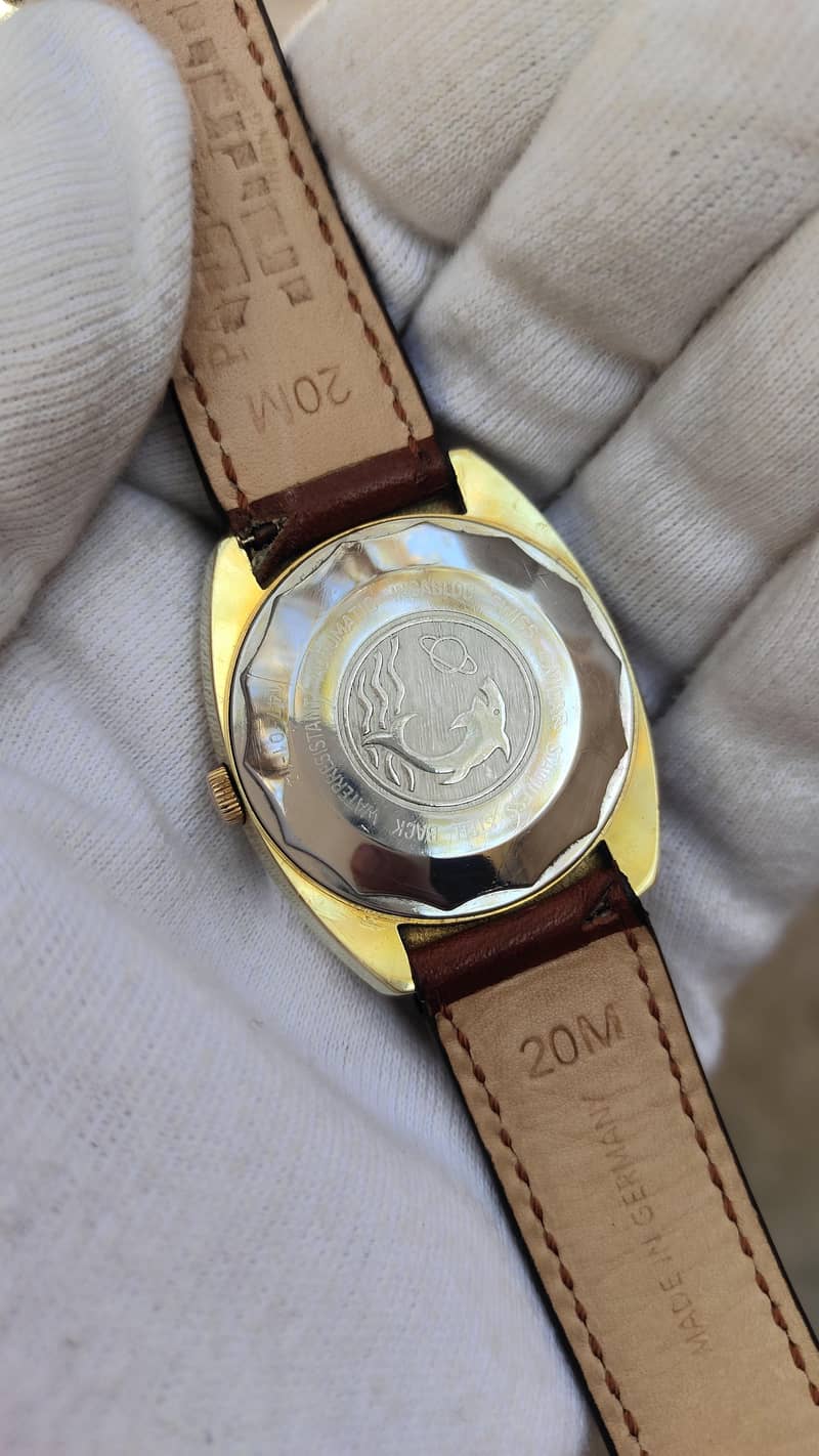 Eniqar Automatic watch

                                                            alt=