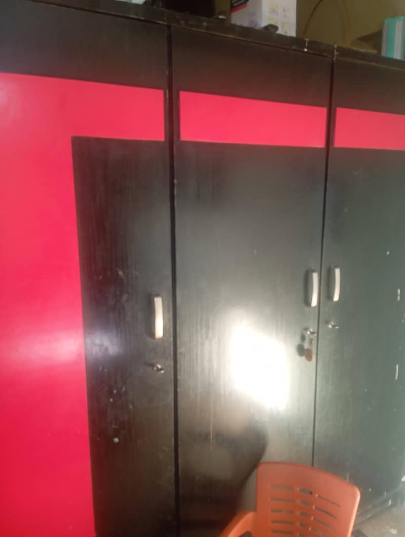 bedroom set full furniture wardroob bed sid drwas dreessing table

                                                            alt=