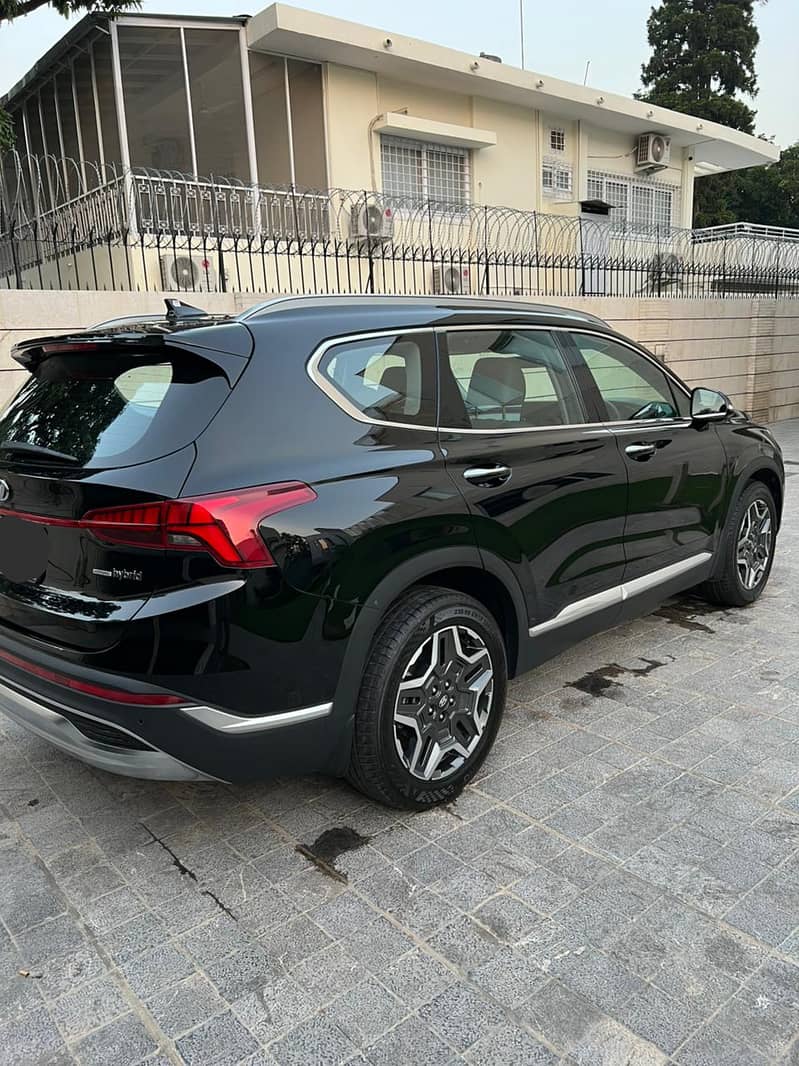 Hyundai Santa Fe Signature 2025

                                                            alt=