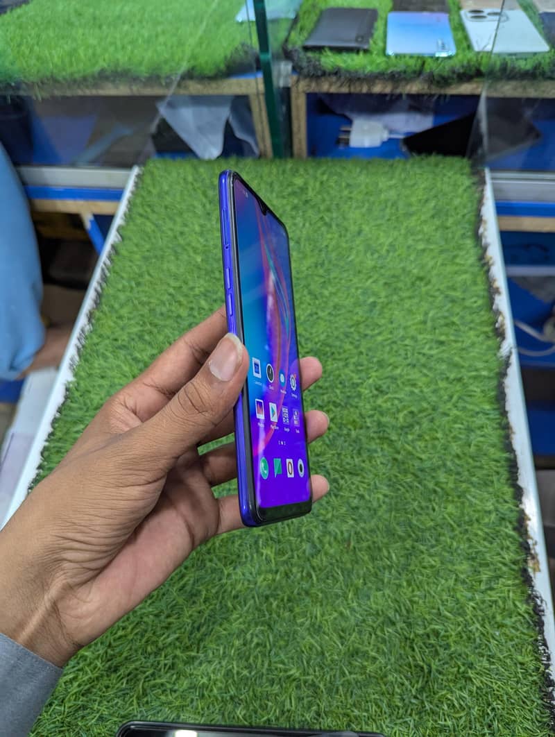 oppo f11 8gb 256gb full box and Lush condition

                                                            alt=