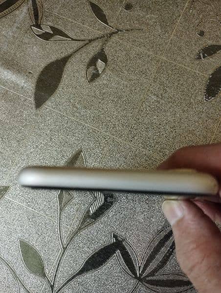 iPhone XR 64gb white clr LLA model non PTA from USA

                                                            alt=