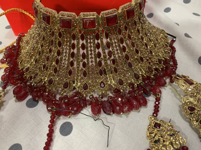 Bridal jewellery set

                                                            alt=