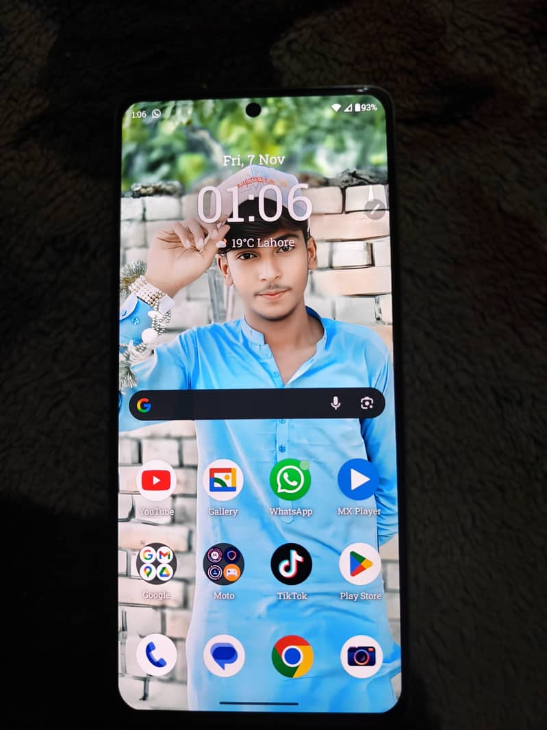 Motorola Stylish 5G   8+4 128 gb ram

                                                            alt=