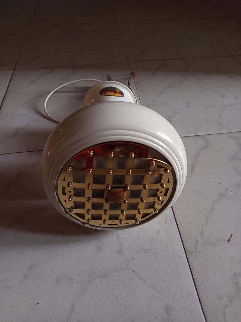 Ceiling Fan (Universal company)

                                                            alt=