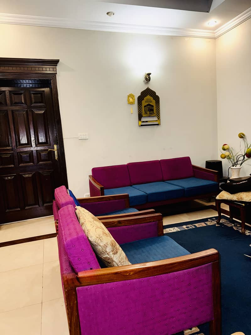 5 seater sofa set

                                                            alt=