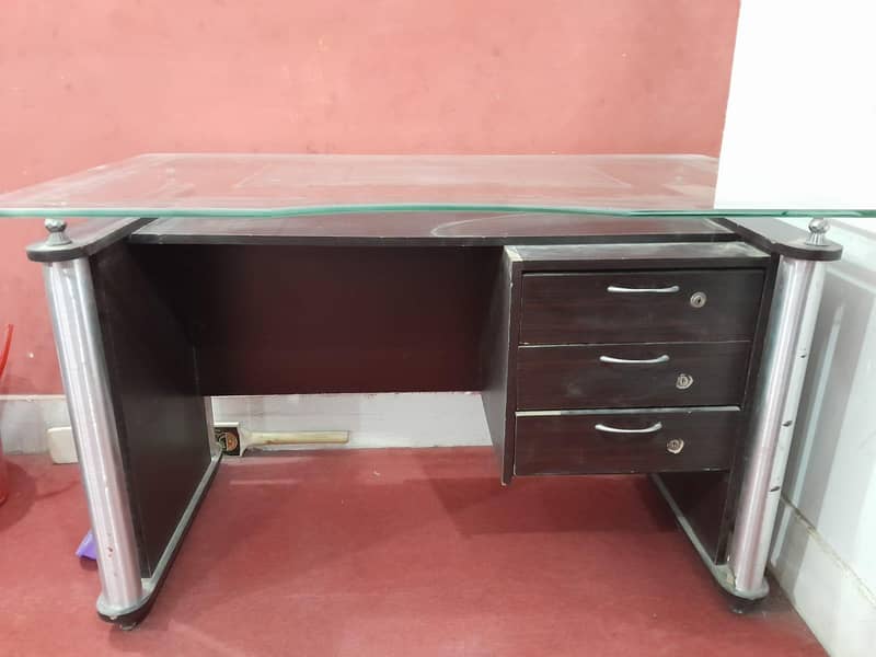 Computer Table

                                                            alt=