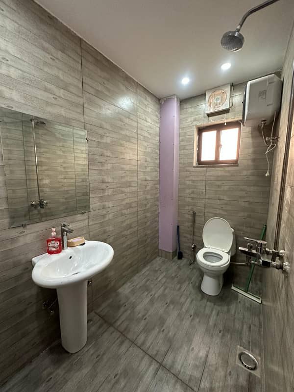 per day luxury furnished one bedroom apartment daily basis

                                                            alt=