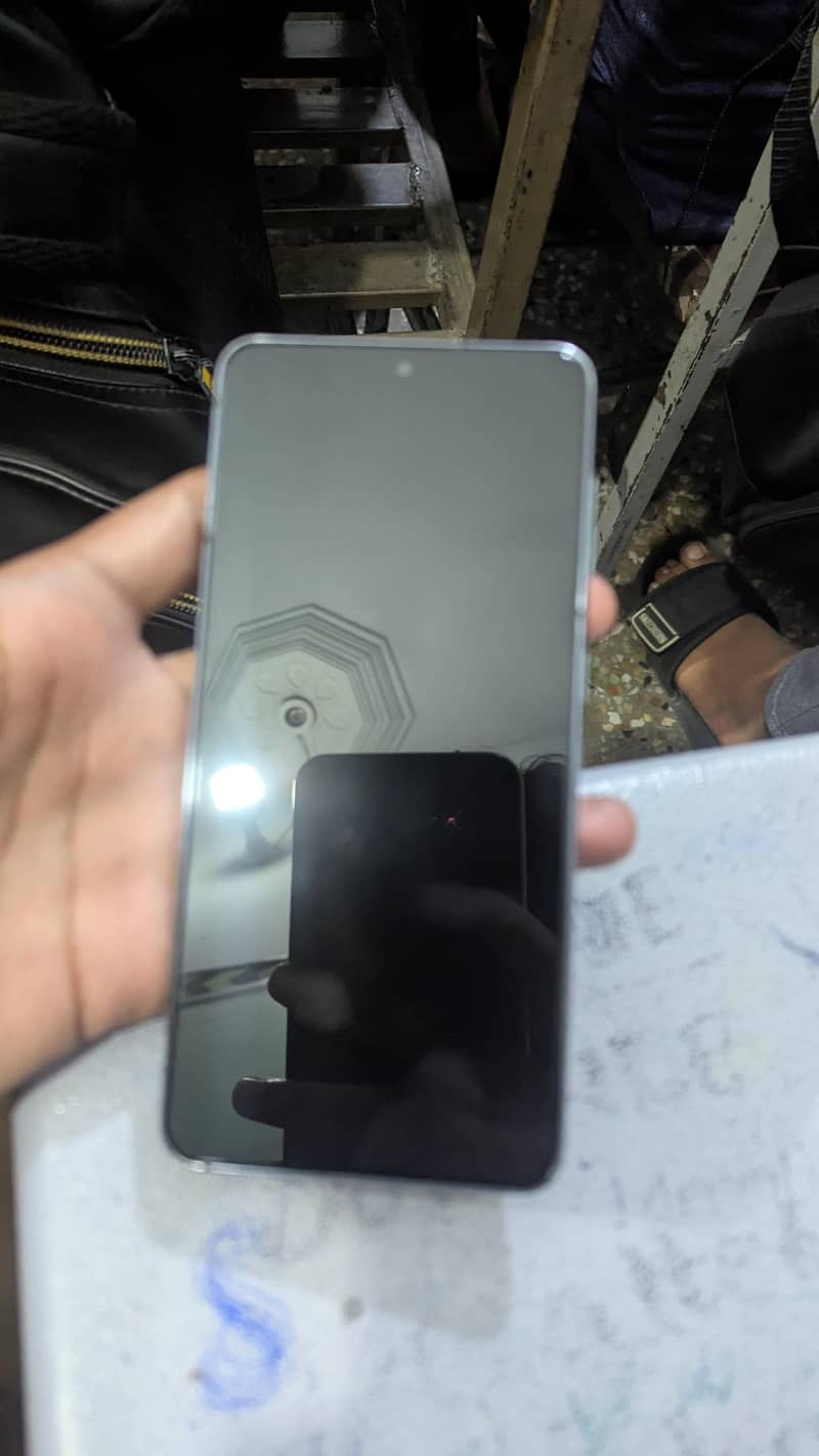 S21 all ok 8/256 non pta

                                                            alt=