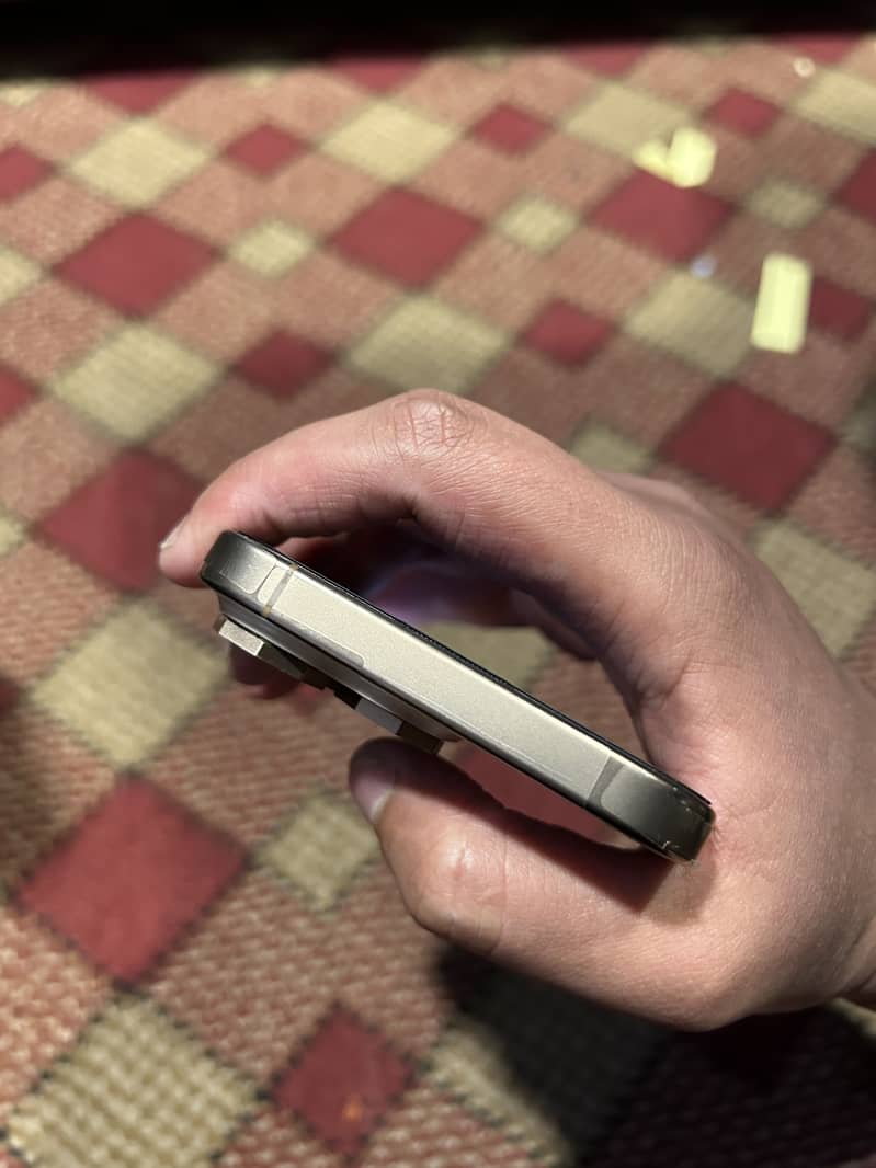 16 pro max 256jv 10/9 with box

                                                            alt=