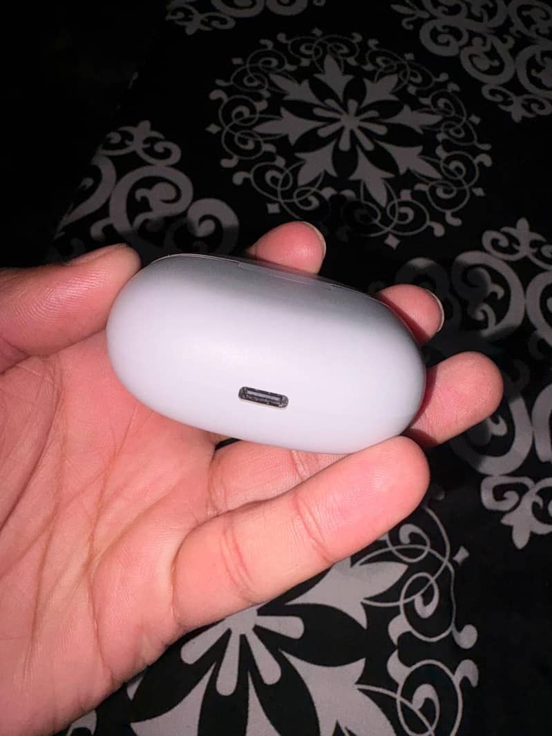 Realme t110

                                                            alt=