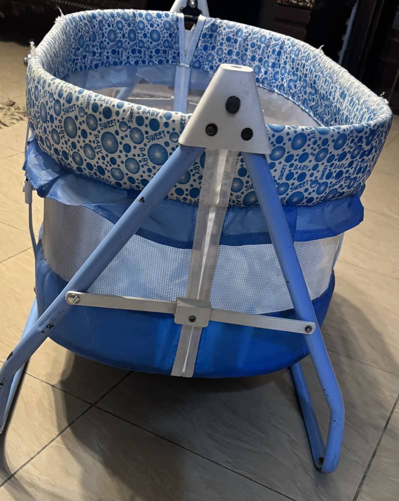 Baby swing bed

                                                            alt=