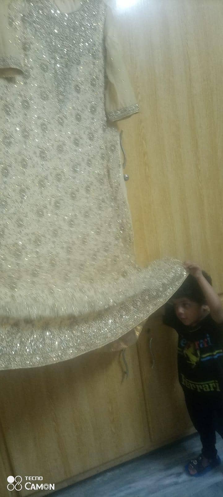 I want to sell these Marie's and kameez shlwar at reasonable price

                                                            alt=