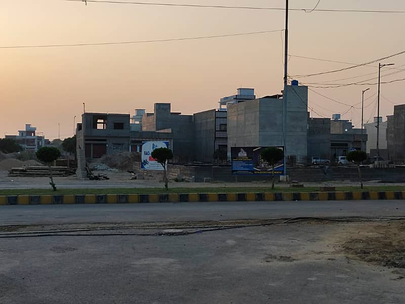 Falaknaz Dreams Plot For Sale

                                                            alt=