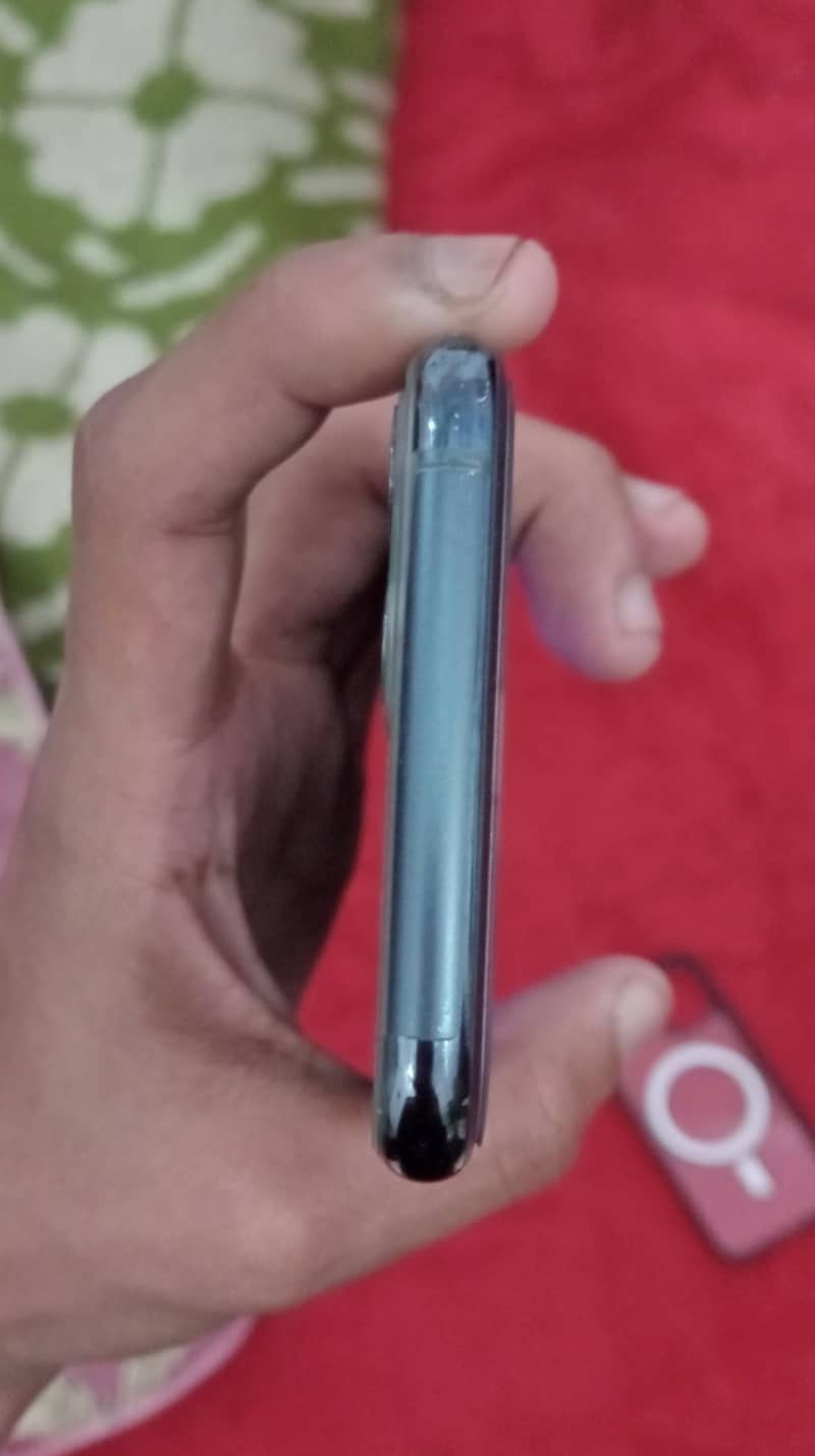 Iphone 11 pro SIM Glitch

                                                            alt=