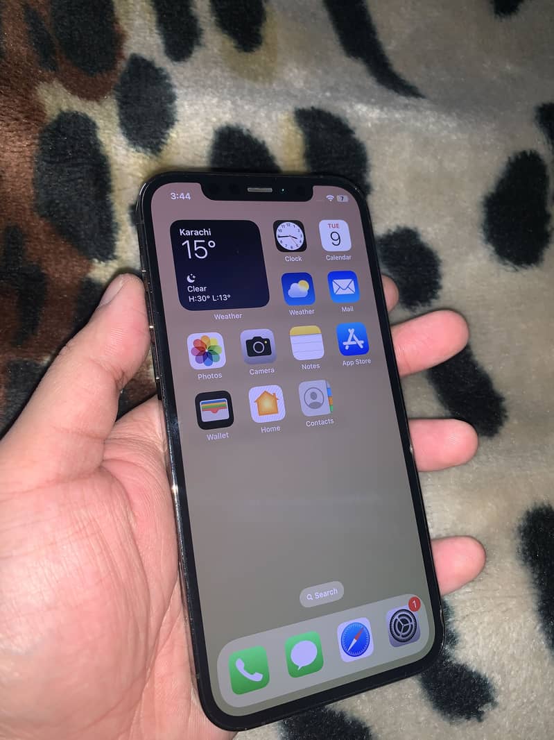 IPHONE 12 pro

                                                            alt=