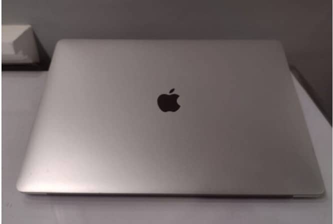 MacBook 2017-Ci7-16GB-512GB SSD-15.4”

                                                            alt=