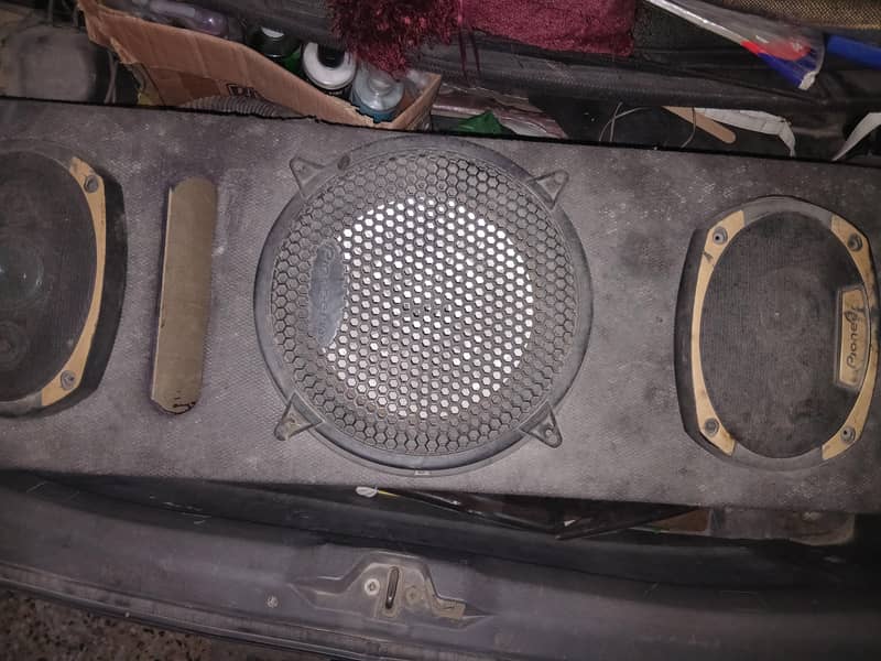 car woofer plus 4 speaker plus box

                                                            alt=