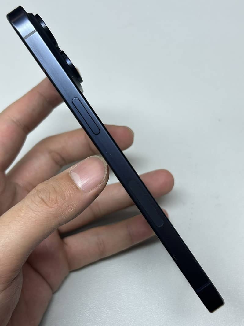 15 Pro Max 256GB

                                                            alt=