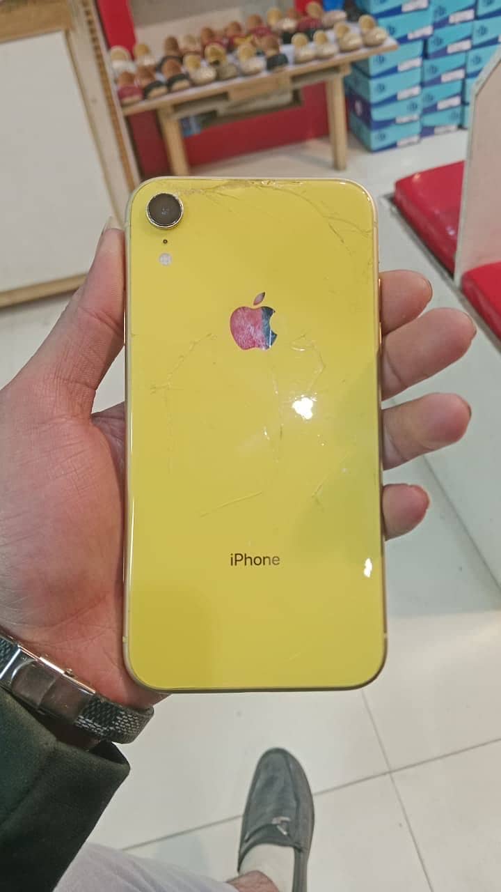 Xr back broken Face ID off hai Aur all okay hai

                                                            alt=