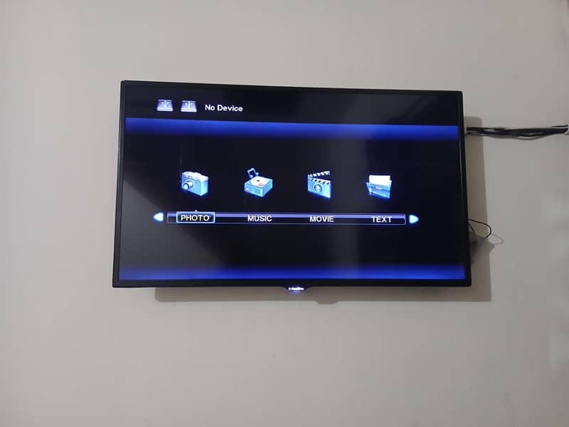 ecostar LED 39 inch all okay condition 9

                                                            alt=
