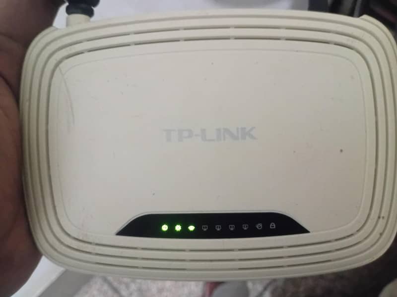 TP-Link TL-WR740N

                                                            alt=