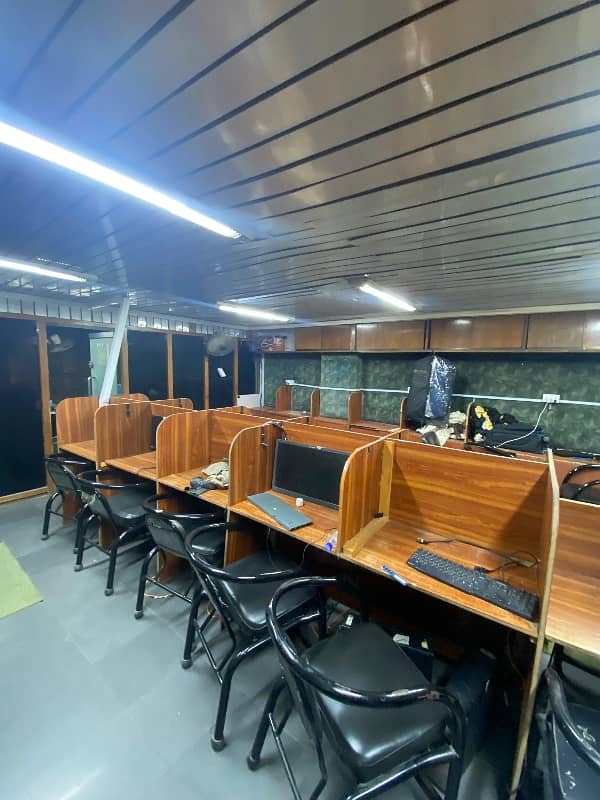950 Square Feet Office In Gulshan-e-Iqbal Town For rent At Good Location

                                                            alt=